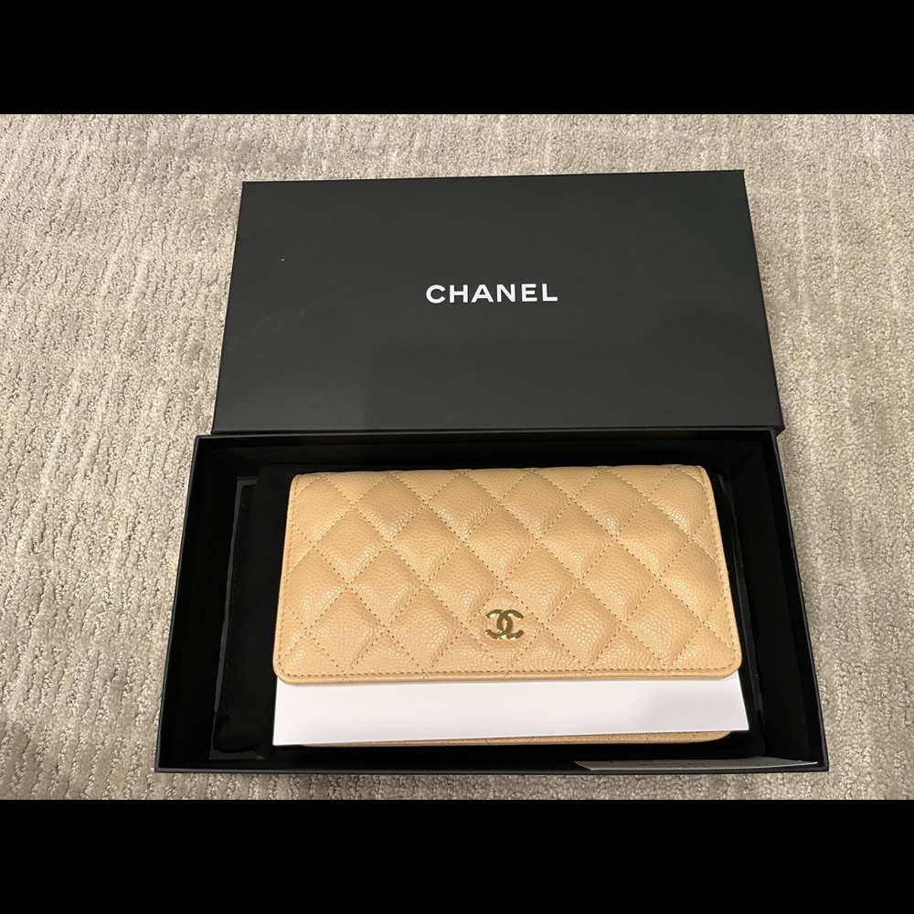 *Brand new*Chanel classic wallet on chain